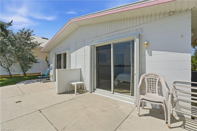 2498 Bayshore DR, Matlacha, FL 33993