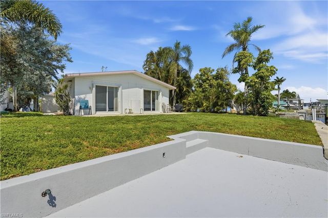 2498 Bayshore DR, Matlacha, FL 33993