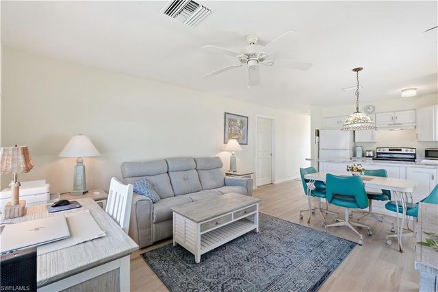 2498 Bayshore DR, Matlacha, FL 33993
