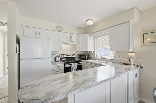 2498 Bayshore DR, Matlacha, FL 33993