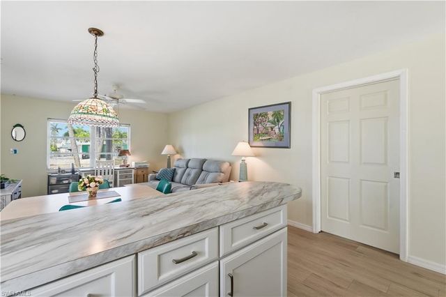 2498 Bayshore DR, Matlacha, FL 33993