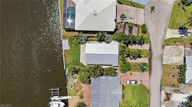 2498 Bayshore DR, Matlacha, FL 33993