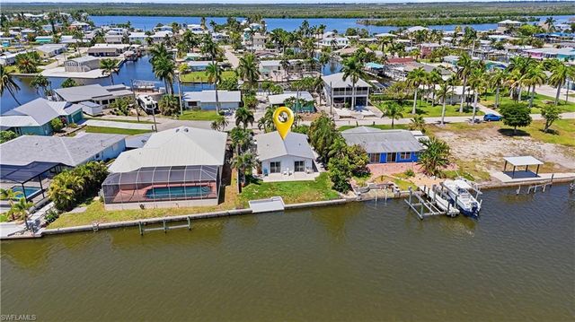 2498 Bayshore DR, Matlacha, FL 33993