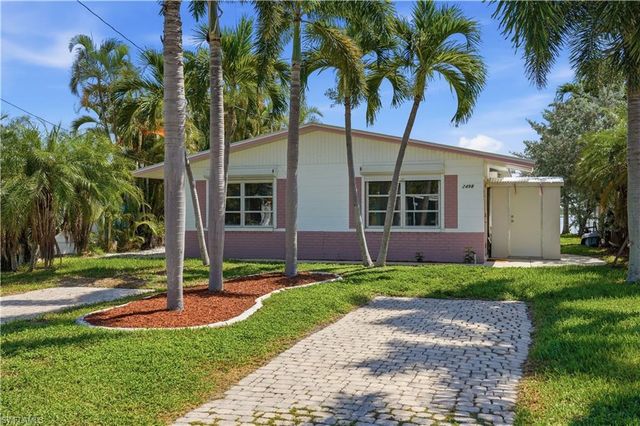 2498 Bayshore DR, Matlacha, FL 33993