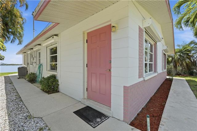 2498 Bayshore DR, Matlacha, FL 33993