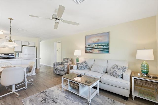 2498 Bayshore DR, Matlacha, FL 33993