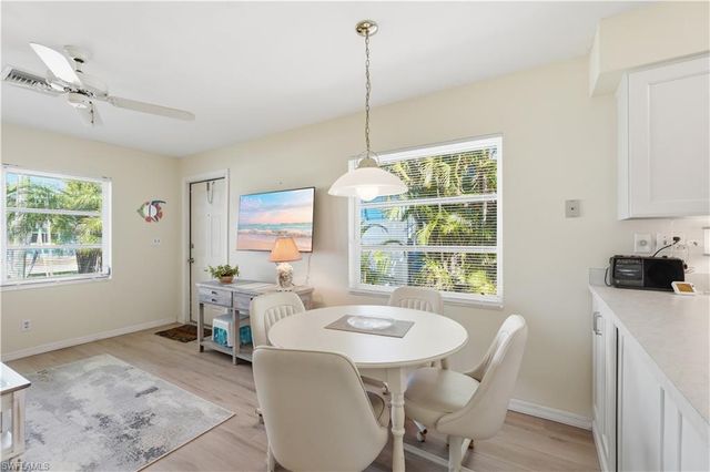 2498 Bayshore DR, Matlacha, FL 33993