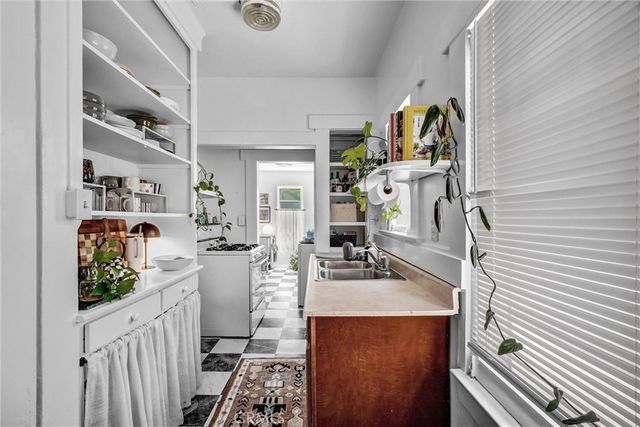 839 French Street, Santa Ana, CA 92701