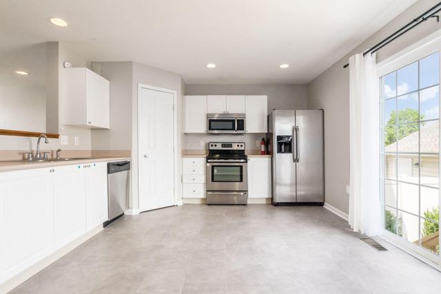 6070 Avatar Drive, 13, New Albany, OH 43054