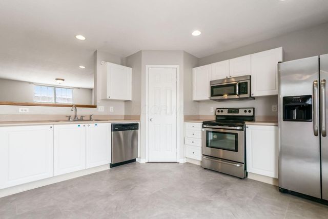 6070 Avatar Drive, 13, New Albany, OH 43054