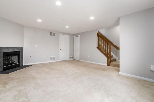 6070 Avatar Drive, 13, New Albany, OH 43054