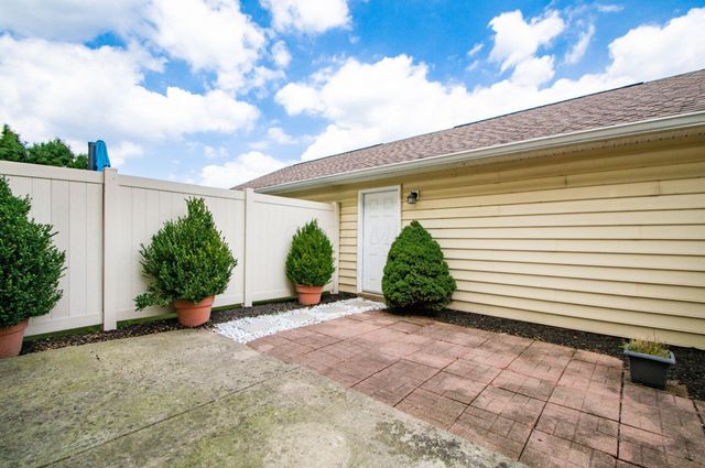 6070 Avatar Drive, 13, New Albany, OH 43054