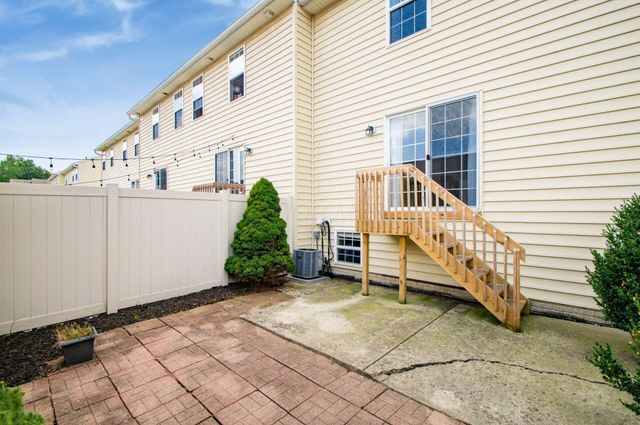 6070 Avatar Drive, 13, New Albany, OH 43054