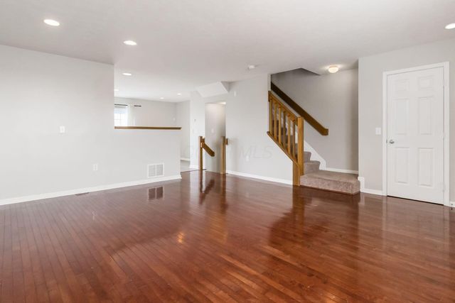 6070 Avatar Drive, 13, New Albany, OH 43054