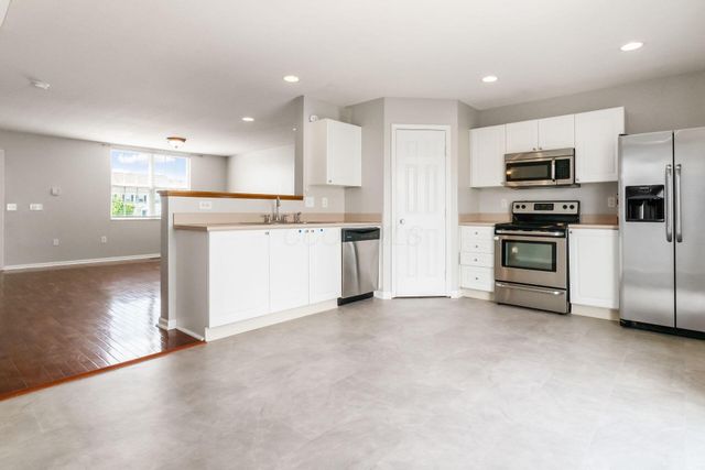 6070 Avatar Drive, 13, New Albany, OH 43054