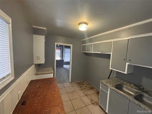 8577 Mark Twain Street, Detroit, MI 48228