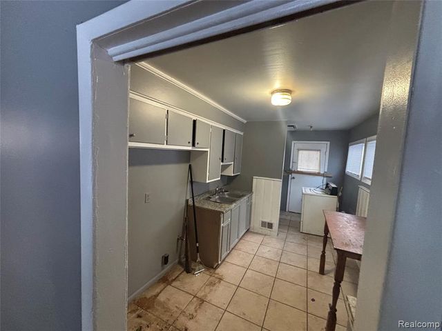 8577 Mark Twain Street, Detroit, MI 48228