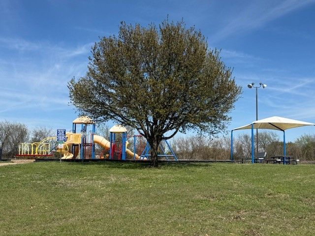 708 Hummingbird Trail, Crowley, TX 76036