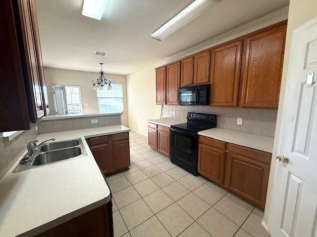 708 Hummingbird Trail, Crowley, TX 76036