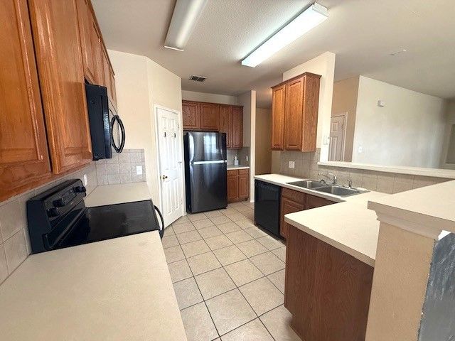 708 Hummingbird Trail, Crowley, TX 76036