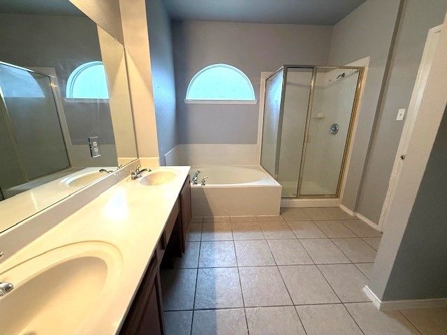 708 Hummingbird Trail, Crowley, TX 76036