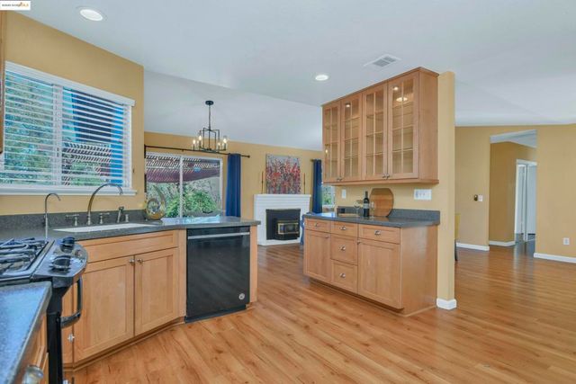 1111 Woodside Dr, Brentwood, CA 94513