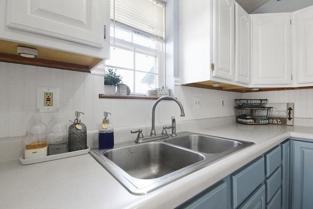 105 S HOWARD BURTON DR, Centralia, MO 65240