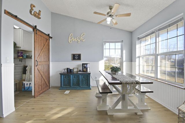 105 S HOWARD BURTON DR, Centralia, MO 65240