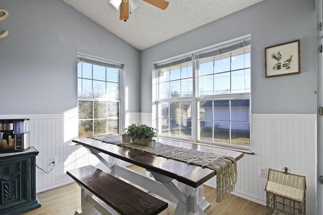 105 S HOWARD BURTON DR, Centralia, MO 65240