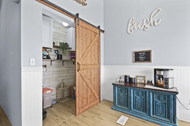 105 S HOWARD BURTON DR, Centralia, MO 65240