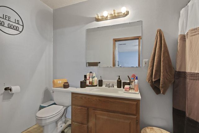 105 S HOWARD BURTON DR, Centralia, MO 65240