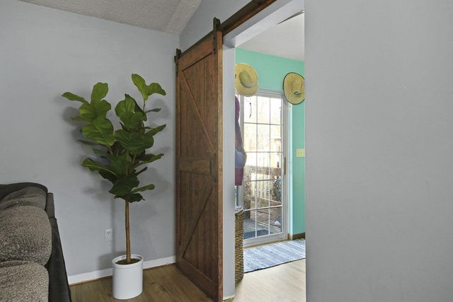 105 S HOWARD BURTON DR, Centralia, MO 65240