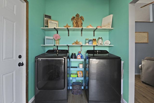 105 S HOWARD BURTON DR, Centralia, MO 65240