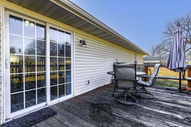 105 S HOWARD BURTON DR, Centralia, MO 65240