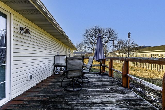 105 S HOWARD BURTON DR, Centralia, MO 65240