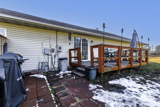 105 S HOWARD BURTON DR, Centralia, MO 65240