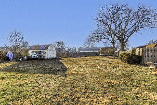 105 S HOWARD BURTON DR, Centralia, MO 65240