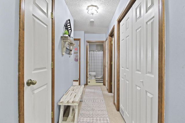 105 S HOWARD BURTON DR, Centralia, MO 65240