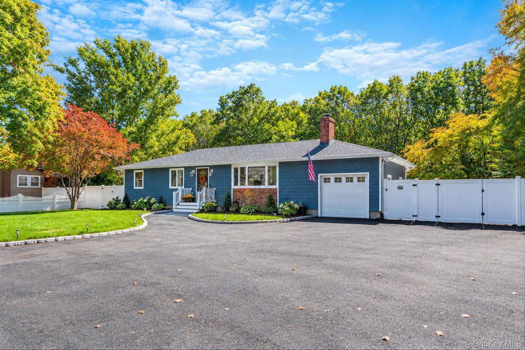 20 Danbury Avenue, Patchogue, NY 11772 — photo 2