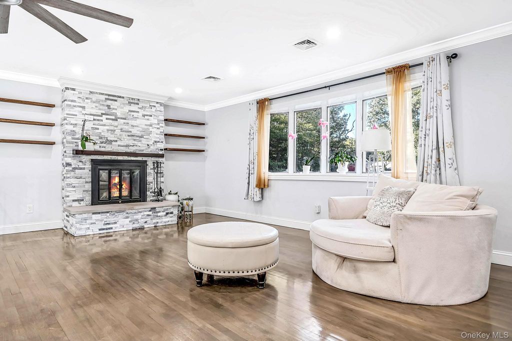 20 Danbury Avenue, Patchogue, NY 11772 — photo 5