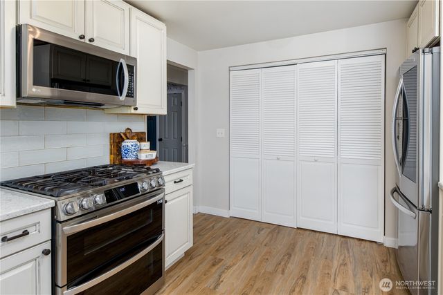 23923 SE 202nd Street, Maple Valley, WA 98038