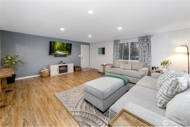 23923 SE 202nd Street, Maple Valley, WA 98038