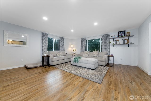 23923 SE 202nd Street, Maple Valley, WA 98038