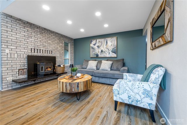 23923 SE 202nd Street, Maple Valley, WA 98038