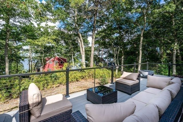 39 Lakewood Dr, Barnstable, MA 02632