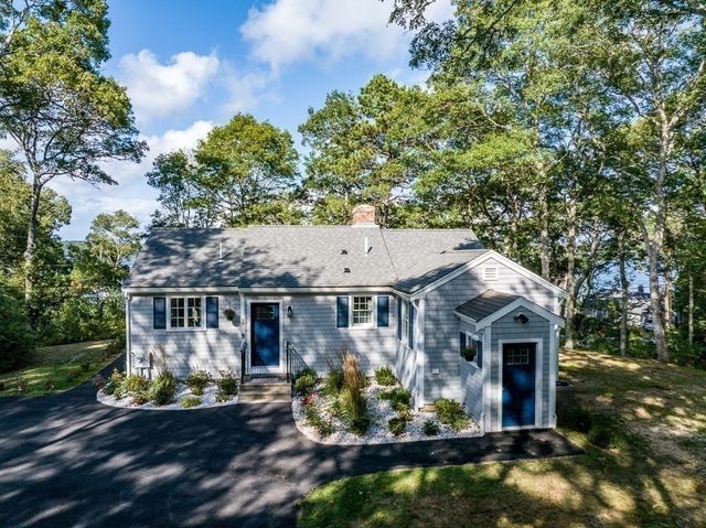 39 Lakewood Dr, Barnstable, MA 02632