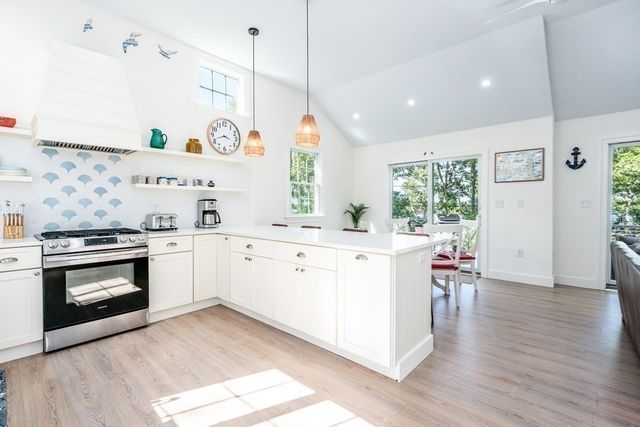 39 Lakewood Dr, Barnstable, MA 02632