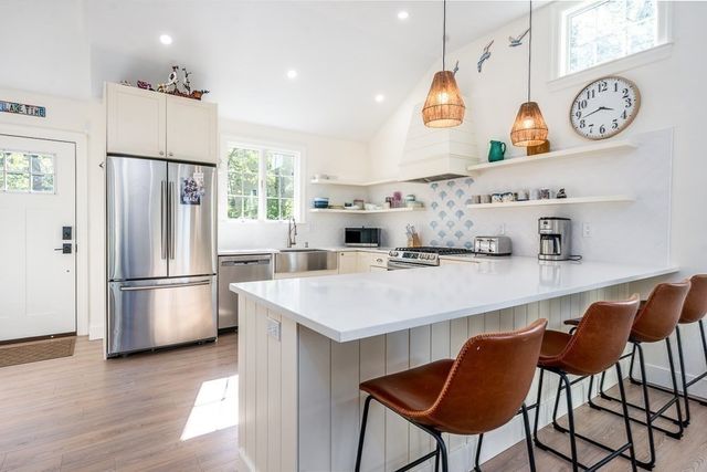 39 Lakewood Dr, Barnstable, MA 02632