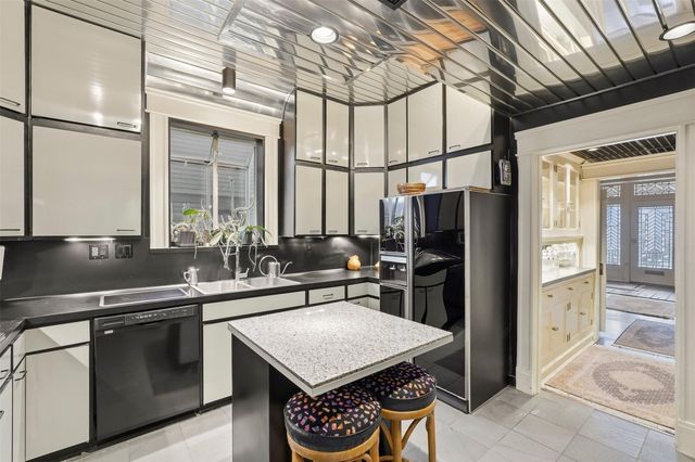 110 Stratford Street, Houston, TX 77006