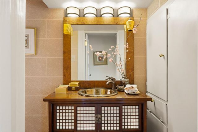 110 Stratford Street, Houston, TX 77006